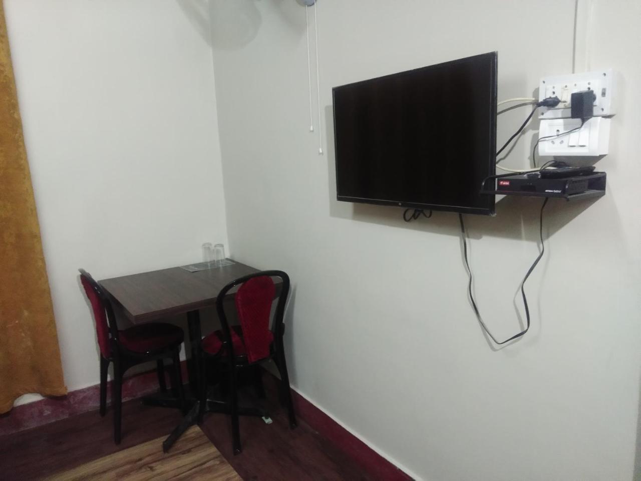 Hotel Pine Kohima Habitación foto